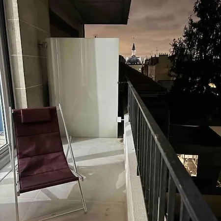 Superb Loft/terrace Apartment Suresnes