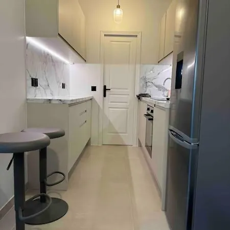 Апартаменты Superb Loft Terrace Minimum 30 Nights Сюрен