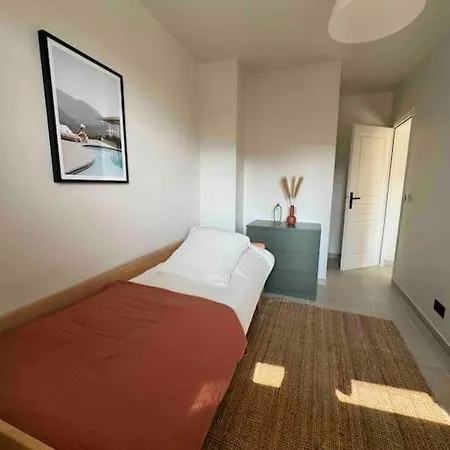 Апартаменты Superb Loft Terrace Minimum 30 Nights Сюрен