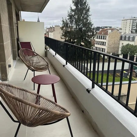 Superb Loft/terrace Apartment Suresnes