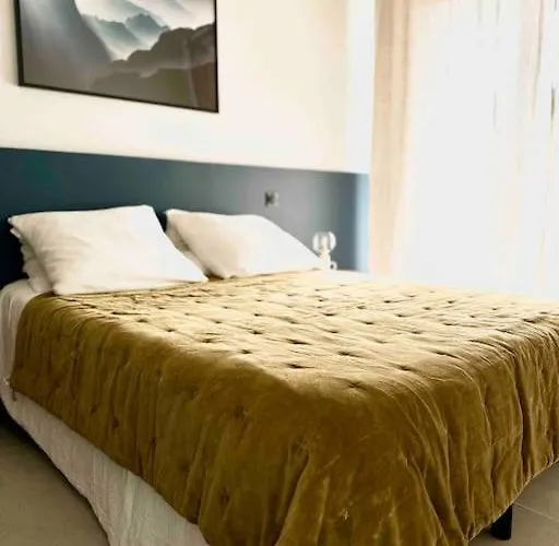 Superb Loft Terrace Minimum 30 Nights Apartment Suresnes