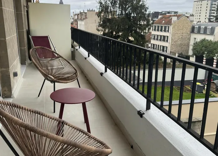 Superb Loft Terrace Minimum 30 Nights Apartment Suresnes